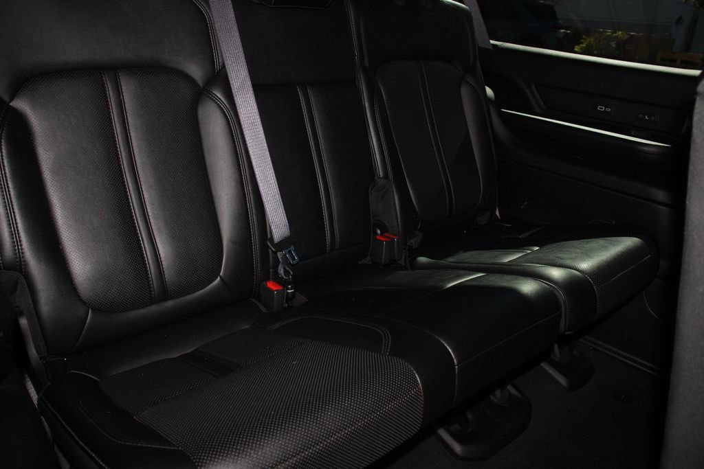 Used 2024 Jeep Wagoneer L Series II image 27