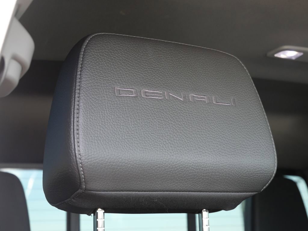 Used 2023 GMC Sierra 2500 Denali w/ Denali Black Diamond Edition image 23
