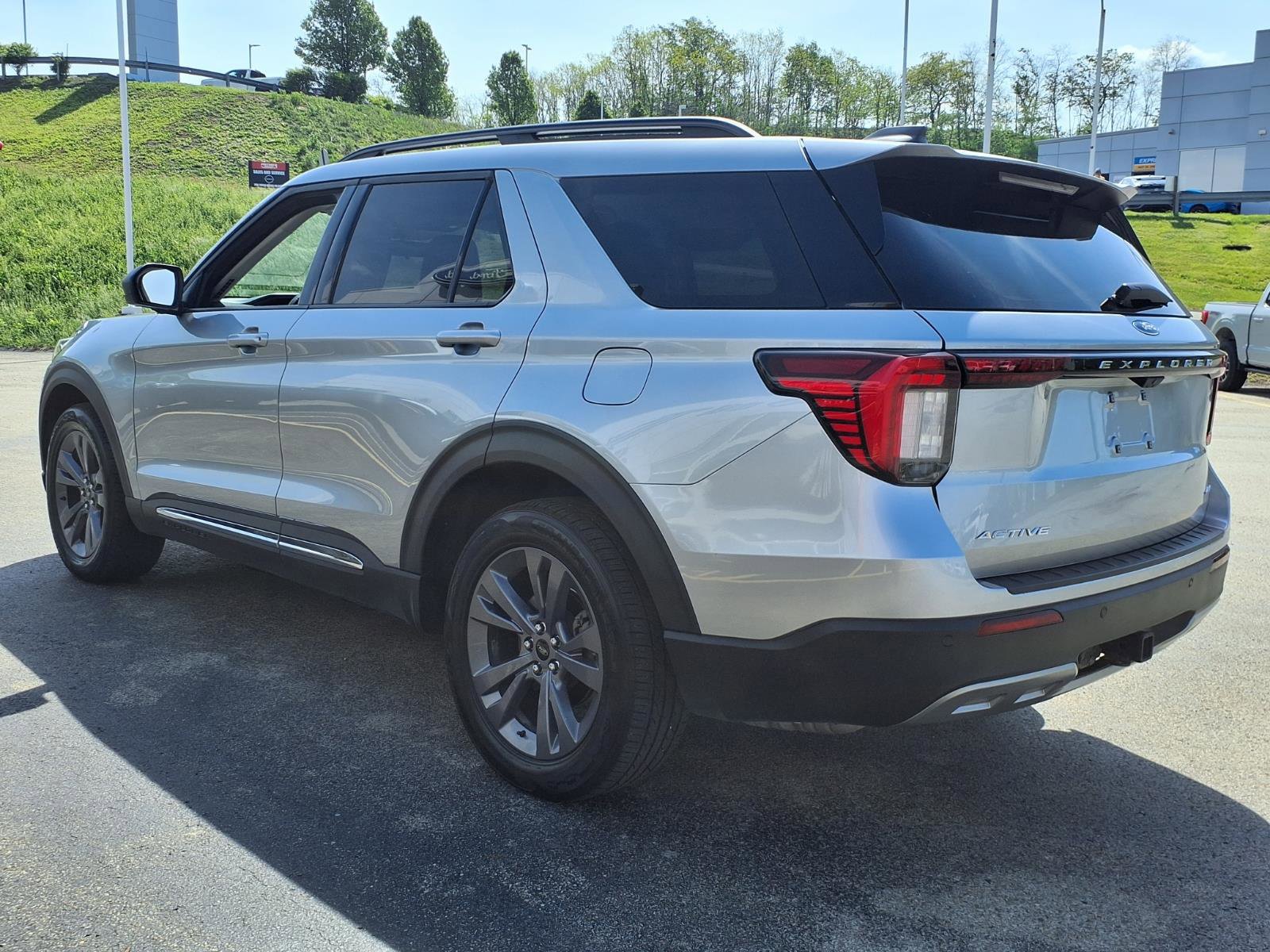 Certified 2025 Ford Explorer Active w/ Active Comfort Package AWD/4WD image 4