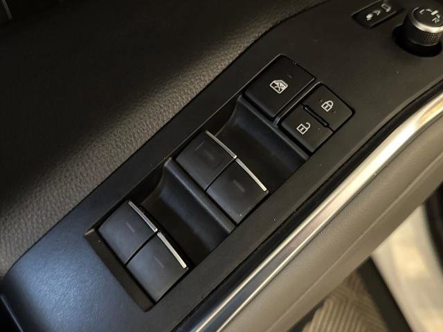 Used 2023 Toyota Highlander L image 16