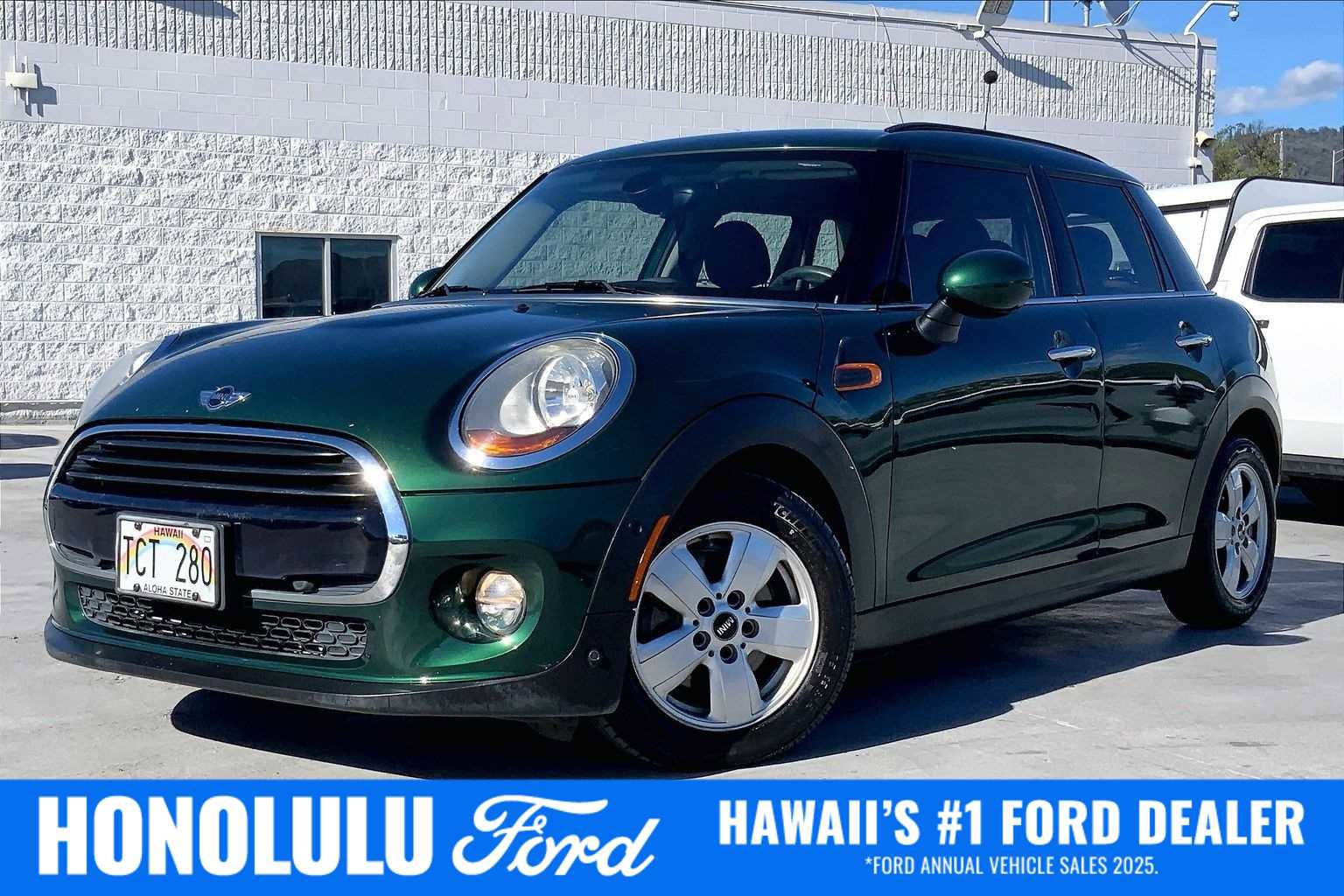 Used 2017 MINI Cooper 4-Door Hardtop image 1