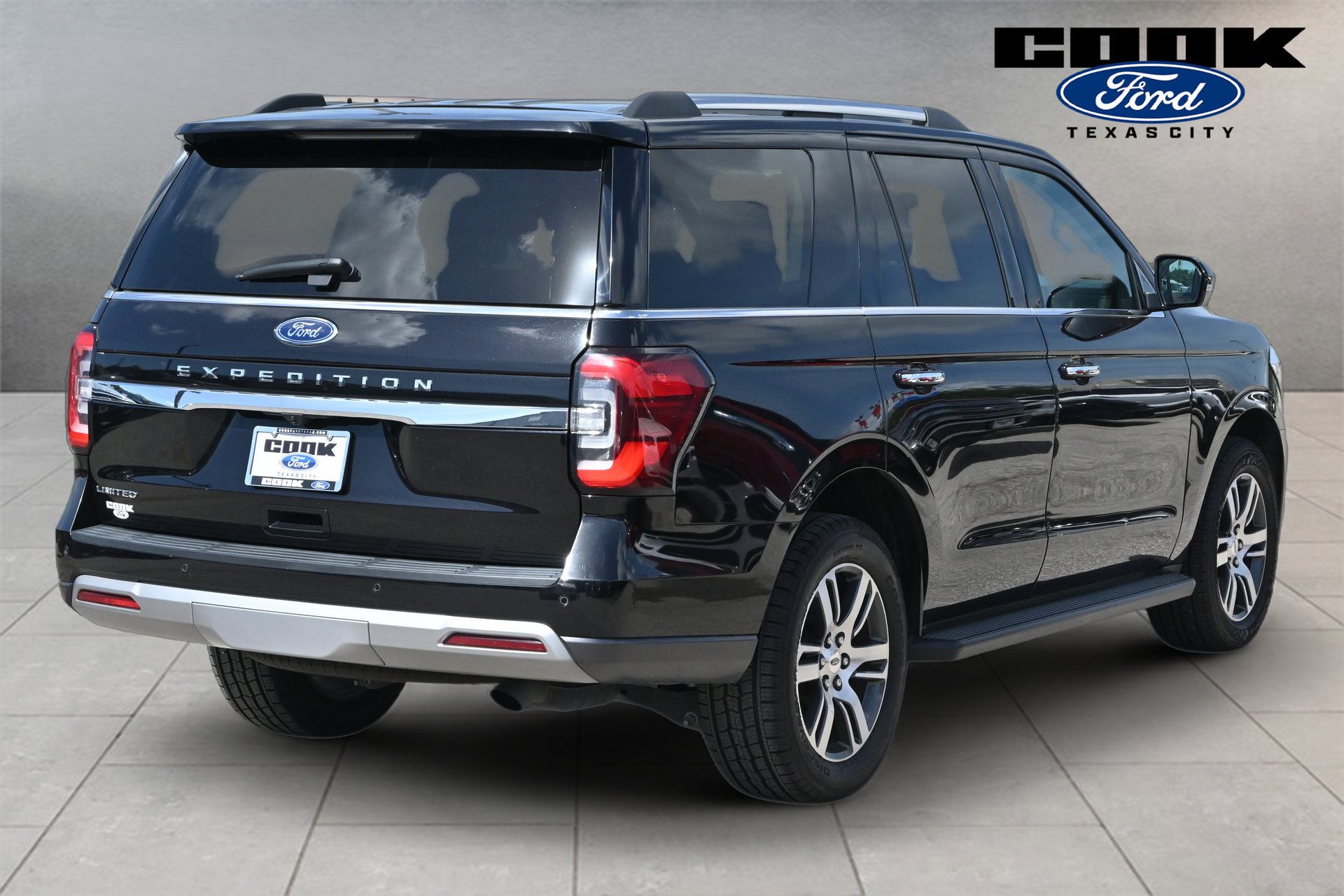Certified 2024 Ford Expedition Limited RWD image 3