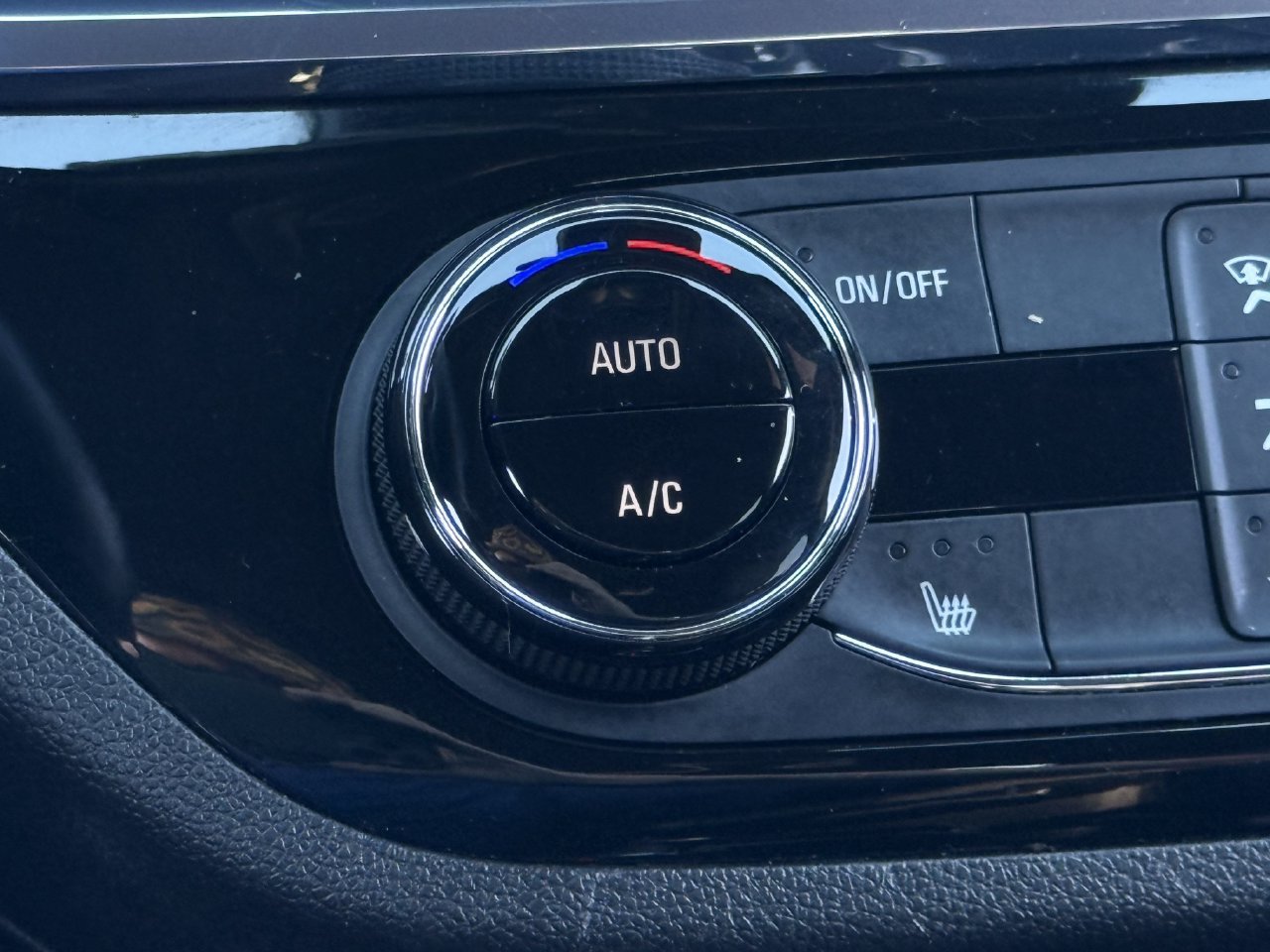 Used 2024 Buick Envista Sport Touring w/ Convenience I Package FWD image 19