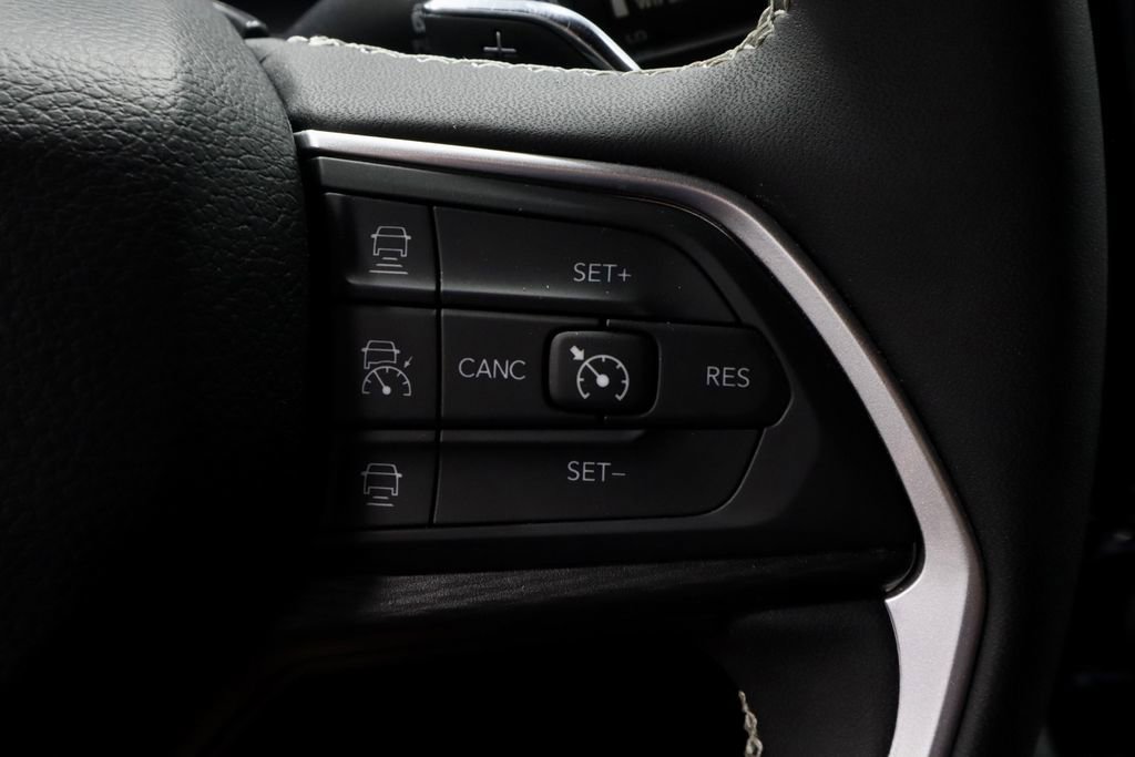 Used 2024 Jeep Grand Cherokee Altitude AWD/4WD image 30