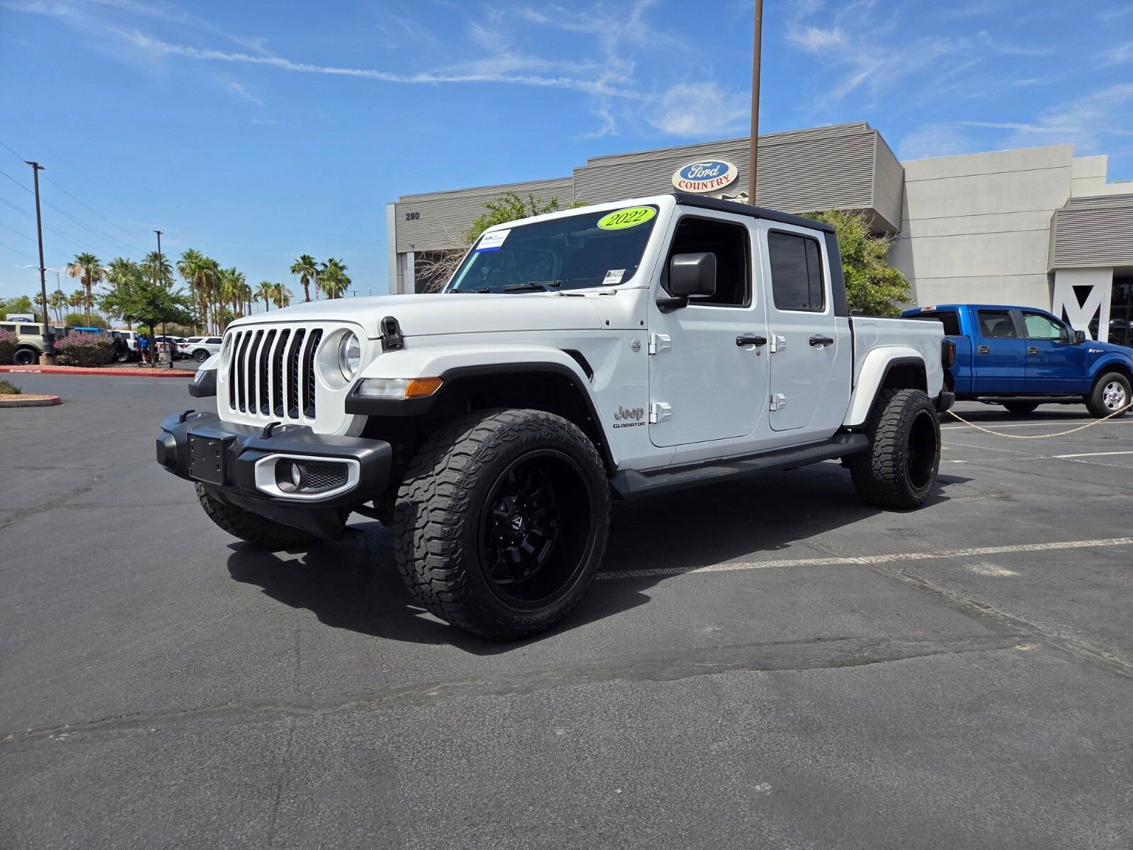 Used 2022 Jeep Gladiator Overland w/ Trailer Tow Package AWD/4WD image 2