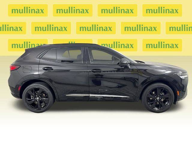 Used 2022 Buick Envision Essence w/ Technology Package II FWD image 2