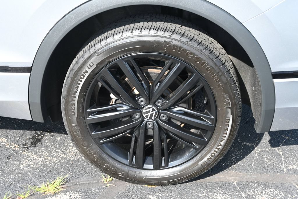Used 2022 Volkswagen Tiguan SE R-Line AWD/4WD image 15