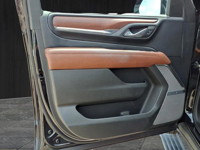 Used 2024 GMC Yukon Denali Ultimate AWD/4WD image 24