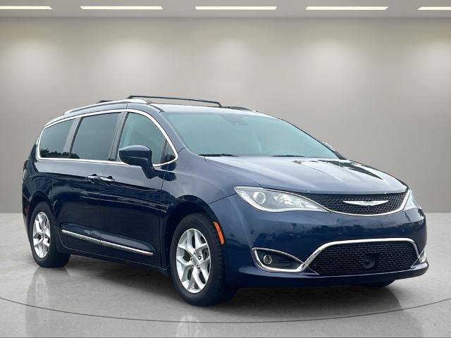 Used 2017 Chrysler Pacifica Touring-L Plus w/ Advanced Safetytec Group FWD image 1