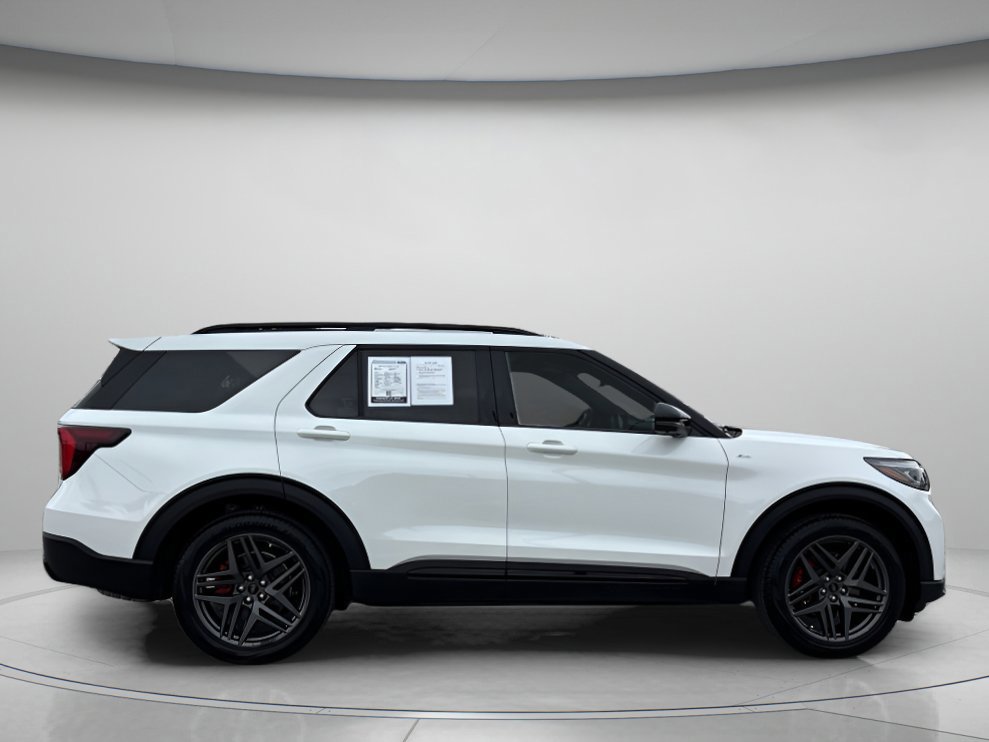 Certified 2025 Ford Explorer ST-Line w/ Premium Package image 5