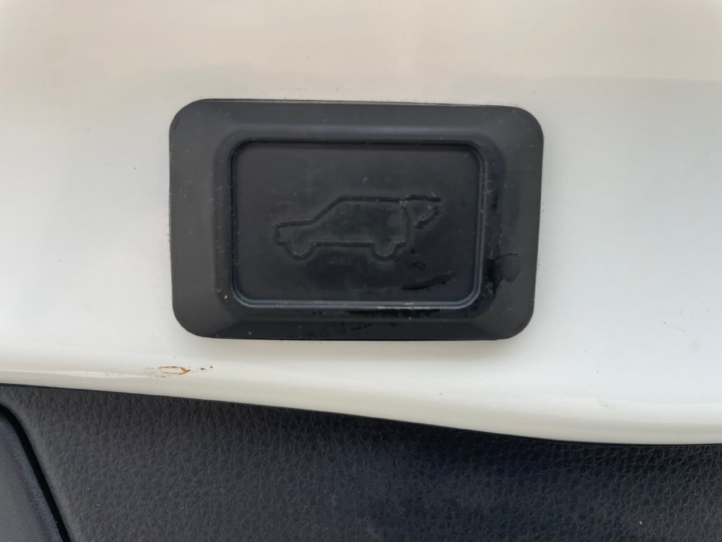 Used 2019 Toyota RAV4 XLE Premium w/ Cold Weather Package AWD/4WD image 32
