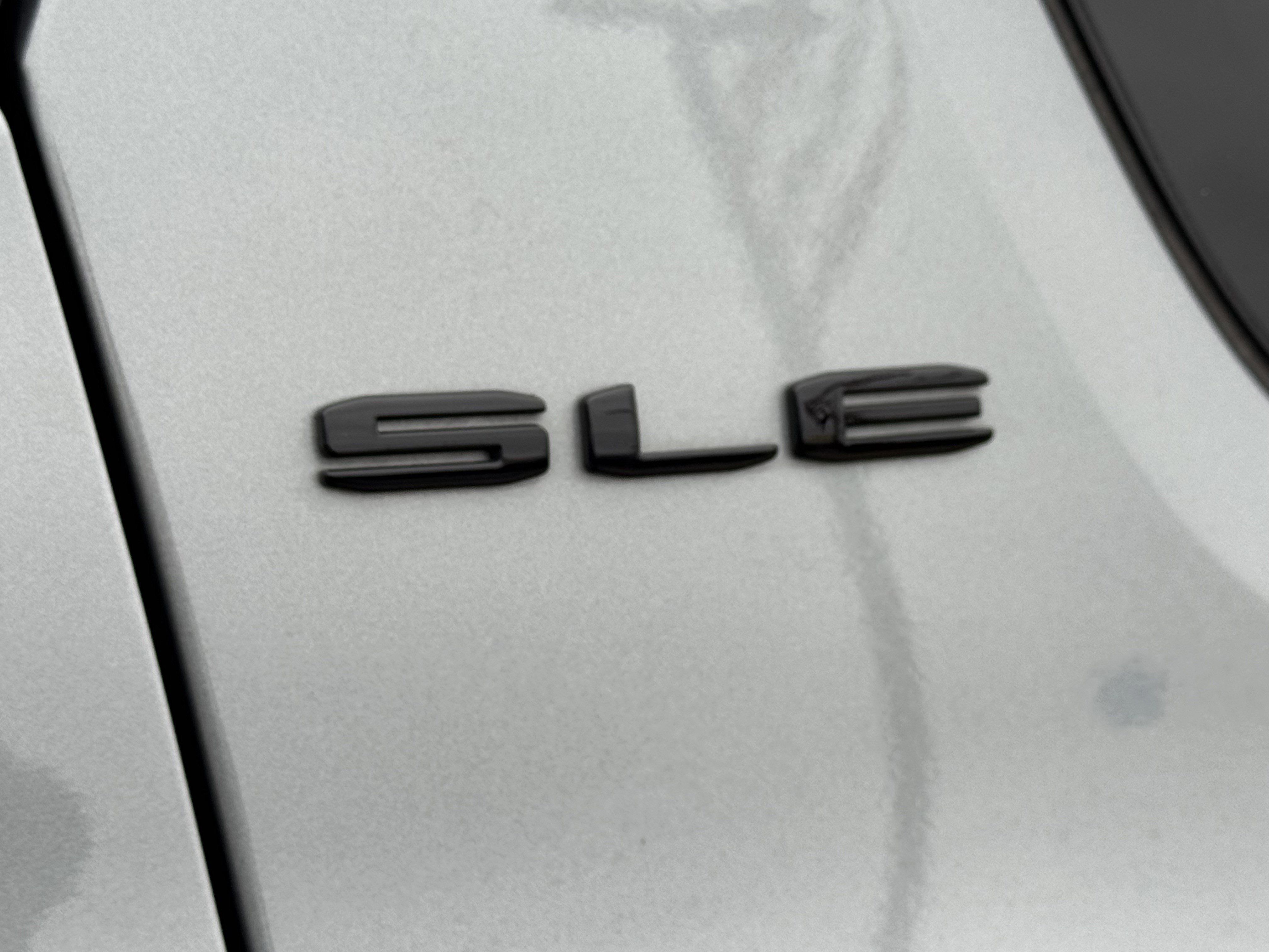 Used 2023 GMC Acadia SLE w/ Elevation Edition image 12