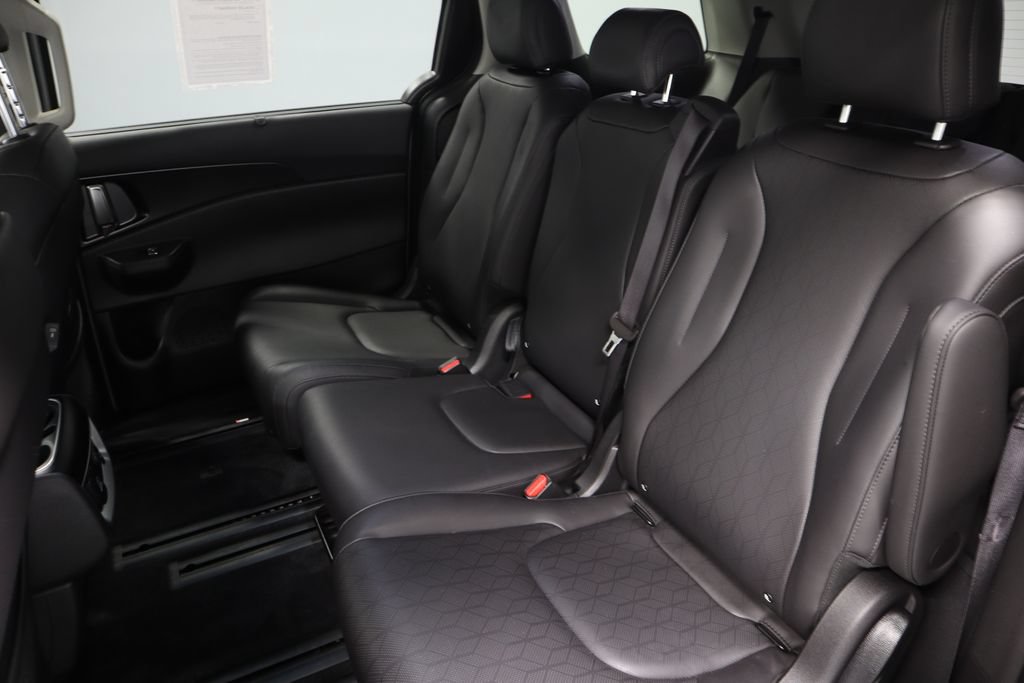Used 2026 Kia Carnival SX w/ SX Dark Edition Package FWD image 21