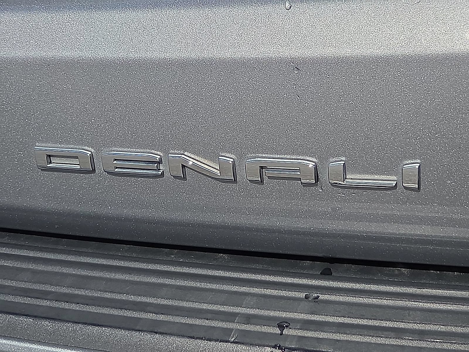 Used 2023 GMC Yukon Denali AWD/4WD image 9