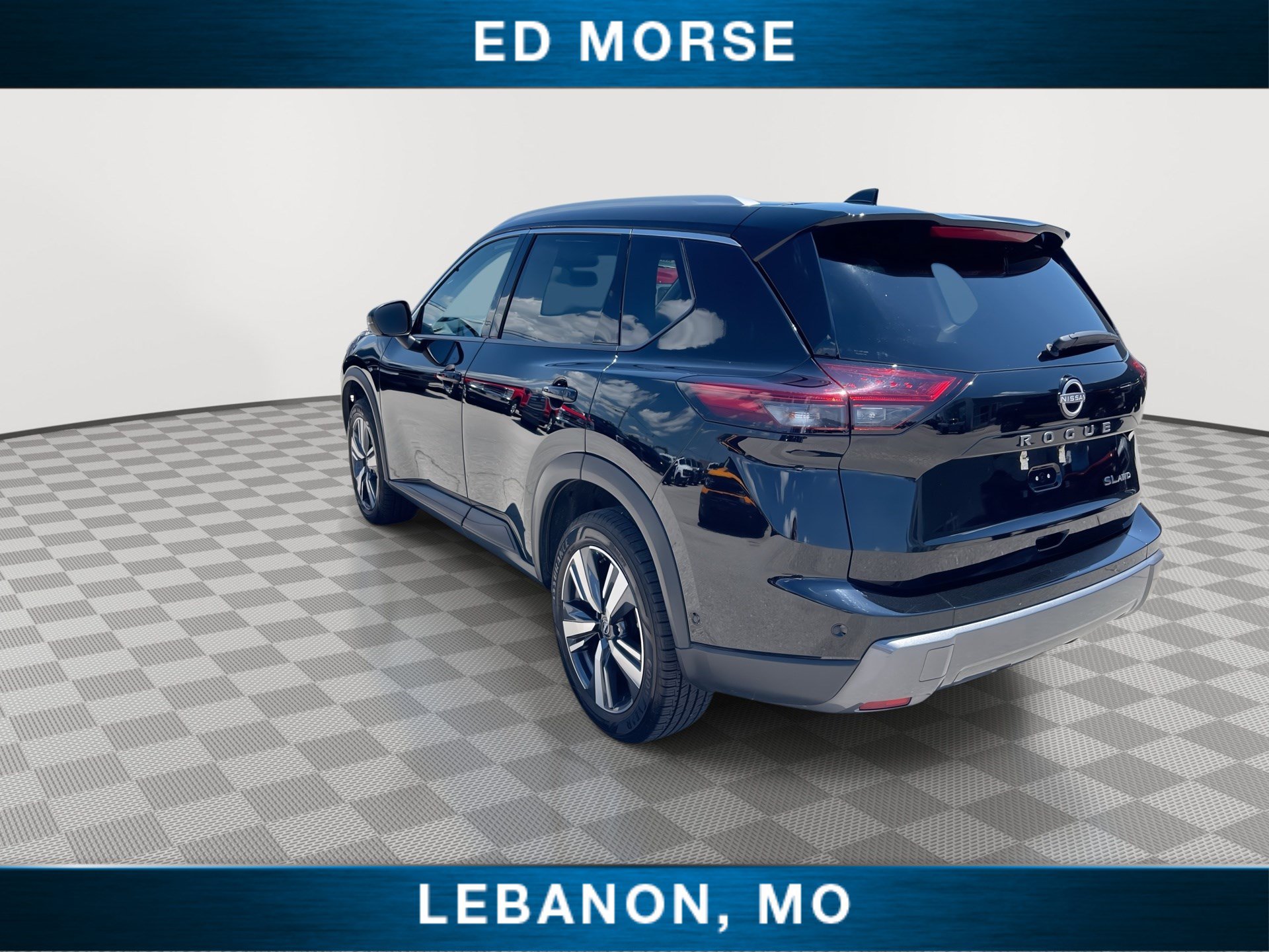 Used 2024 Nissan Rogue SL AWD/4WD image 6