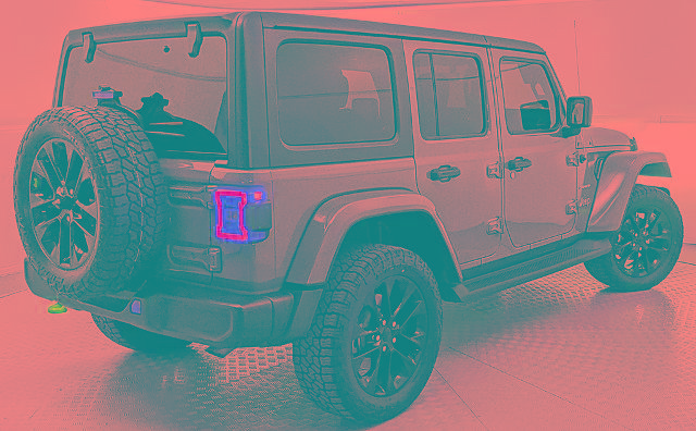 Used 2022 Jeep Wrangler Unlimited Sahara AWD/4WD image 3