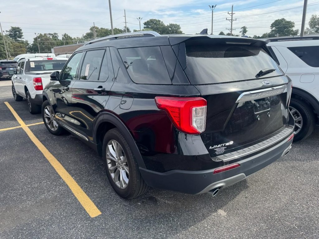 Certified 2024 Ford Explorer Limited RWD image 8