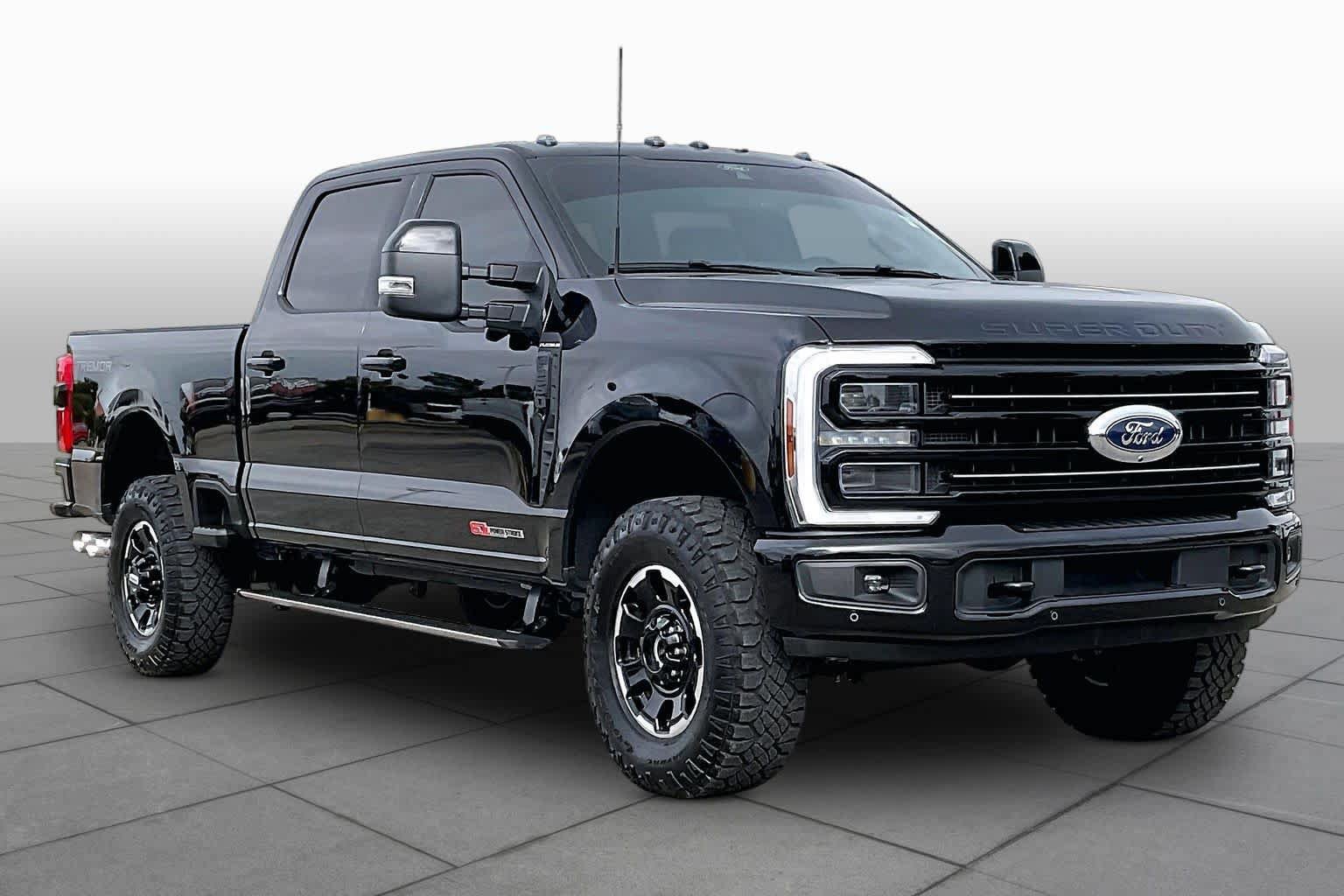 Certified 2025 Ford F250 Platinum w/ Tremor Off-Road Package AWD/4WD image 3