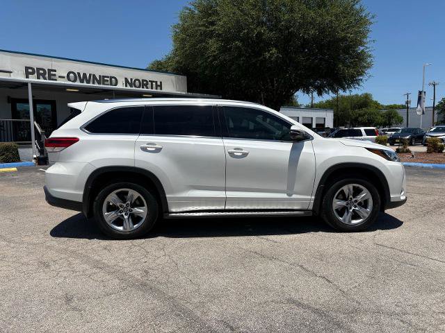 Used 2019 Toyota Highlander Limited FWD image 2