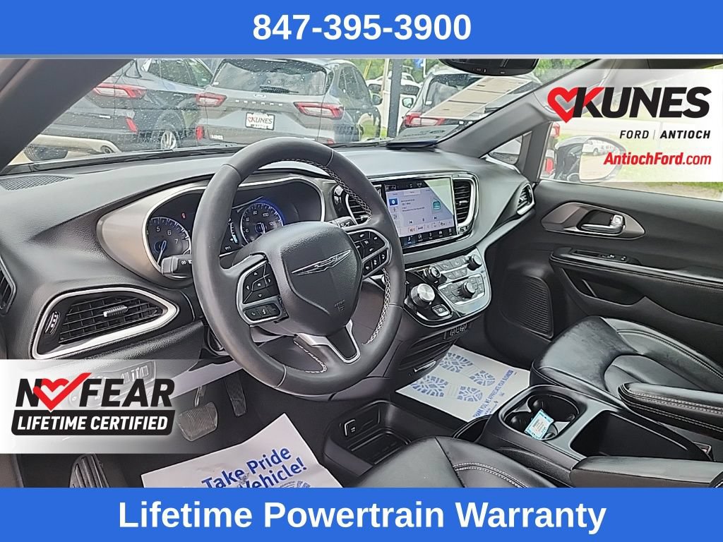 Used 2025 Chrysler Pacifica Select FWD image 18