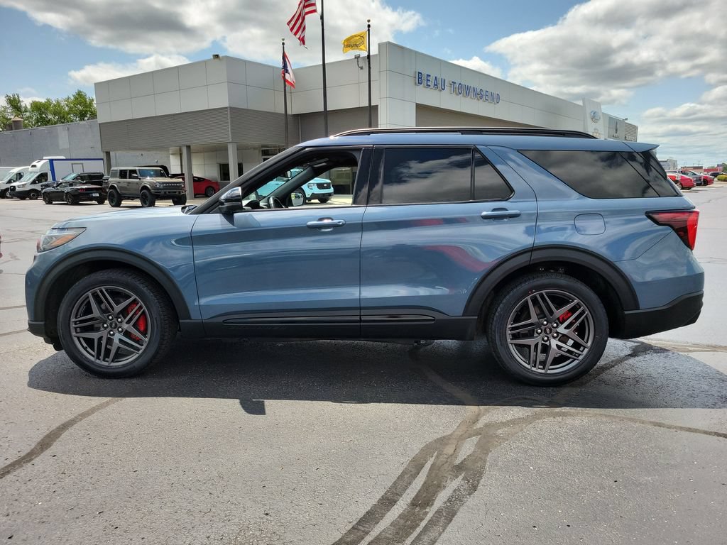 Certified 2025 Ford Explorer ST w/ Sun And Sound Package AWD/4WD image 7