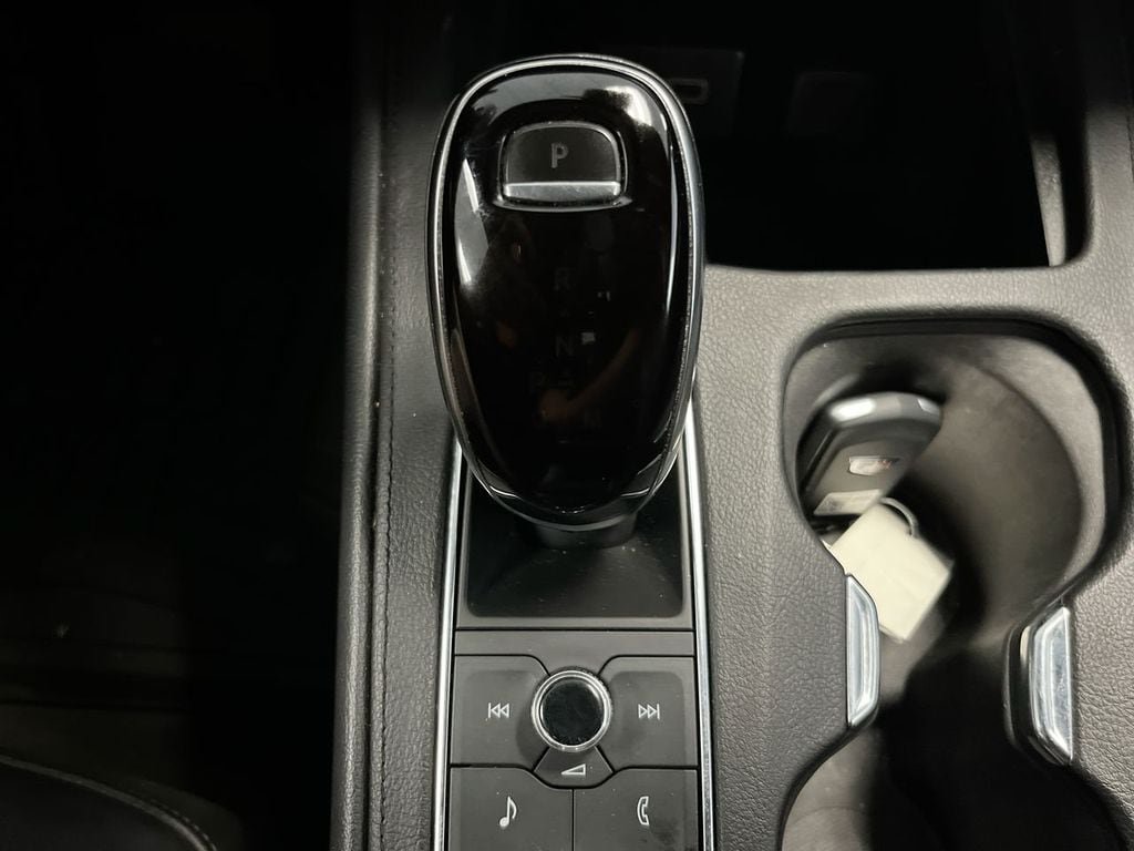 Used 2022 Cadillac XT4 Premium Luxury w/ Safety Alert Package AWD/4WD image 20