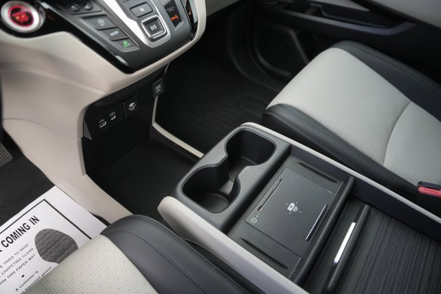 Used 2025 Honda Odyssey Elite image 30