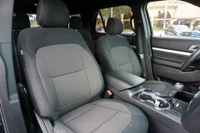 Certified 2017 Ford Explorer XLT image 7