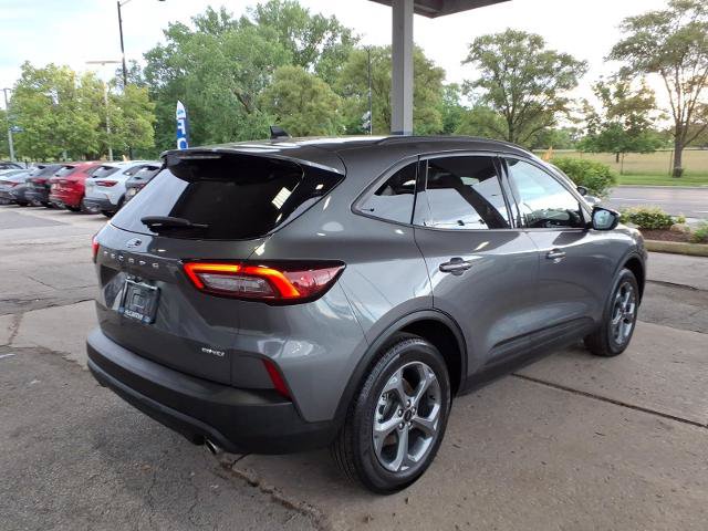 Certified 2025 Ford Escape ST-Line Select AWD/4WD image 3