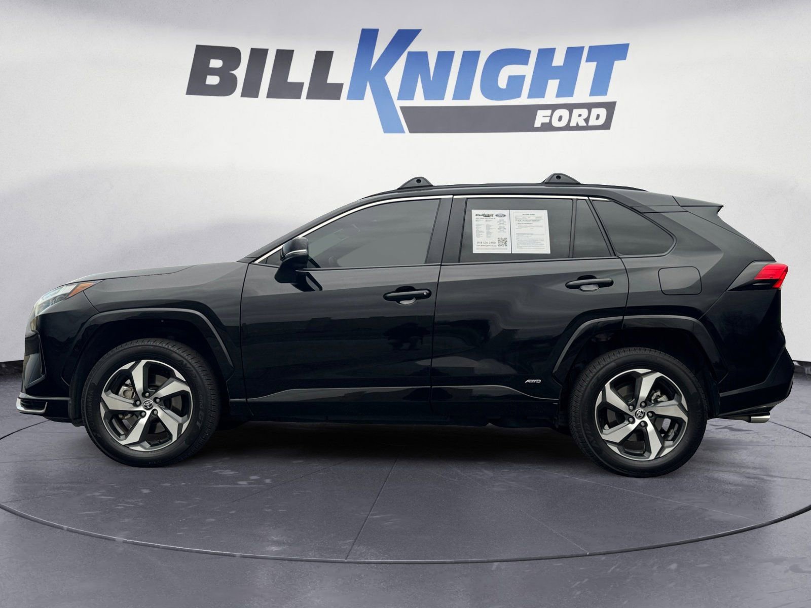 Used 2022 Toyota RAV4 SE image 2