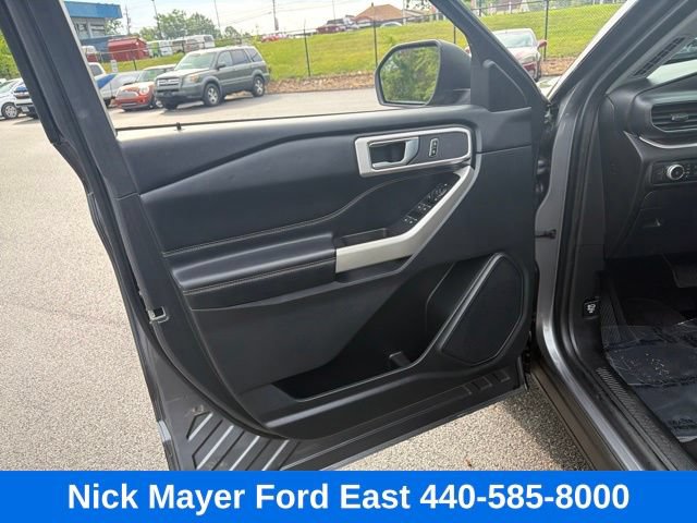 Certified 2022 Ford Explorer XLT w/ Equipment Group 202A AWD/4WD image 9