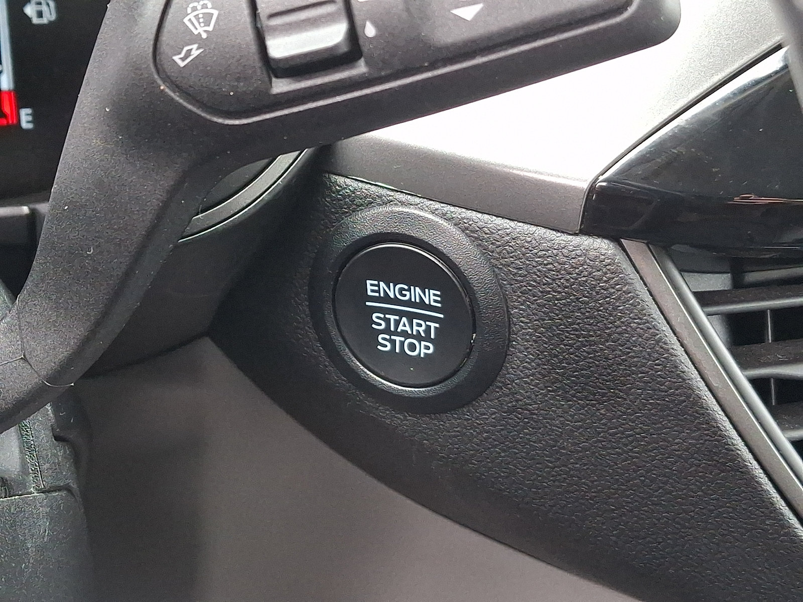 Certified 2023 Ford Escape Active AWD/4WD image 24