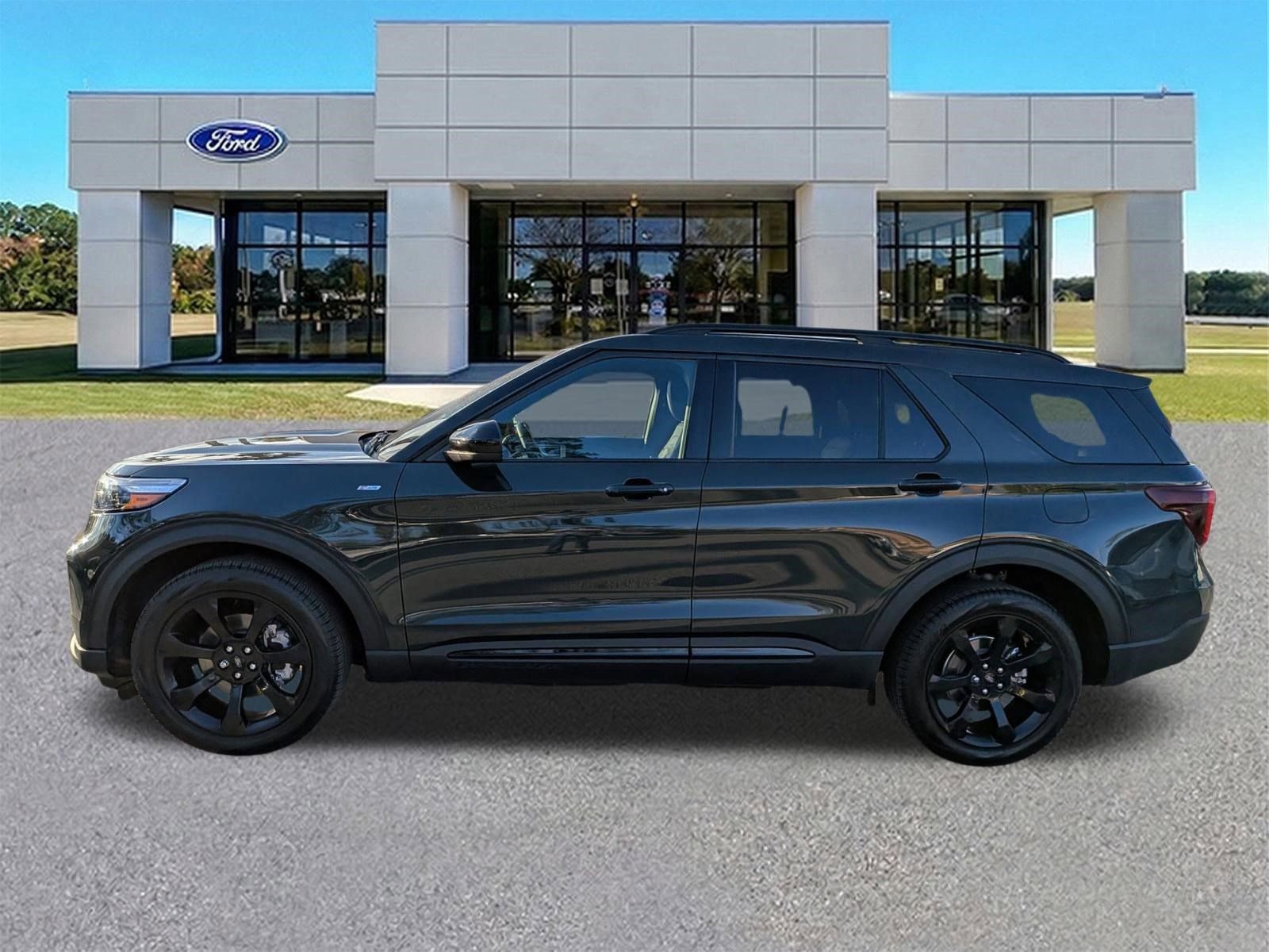 Certified 2023 Ford Explorer ST-Line w/ Class IV Trailer Tow Package image 2