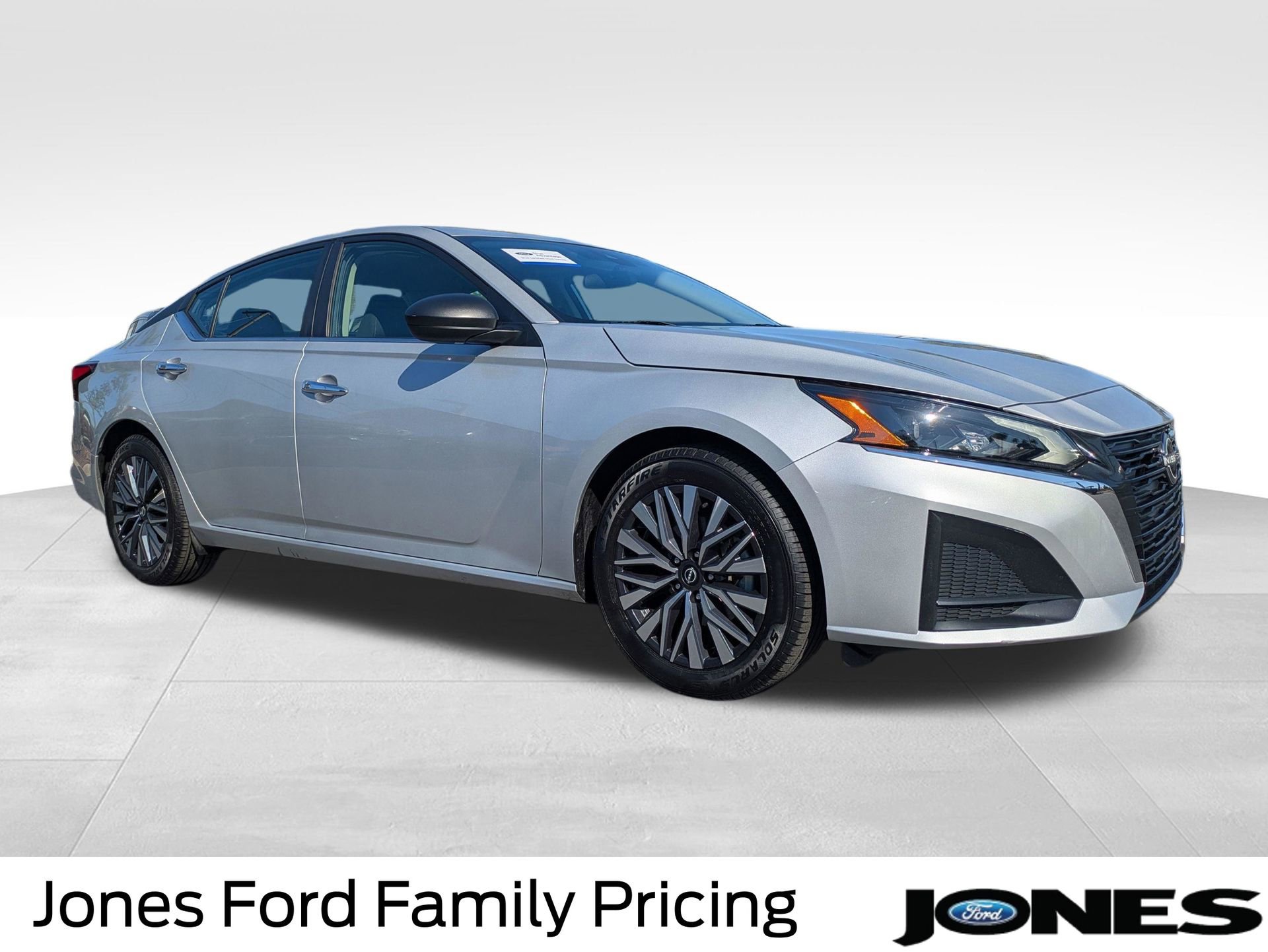 Used 2024 Nissan Altima 2.5 SV image 3