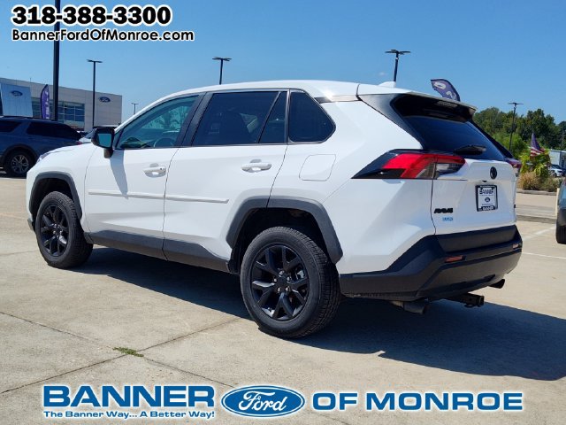 Used 2022 Toyota RAV4 LE FWD image 4