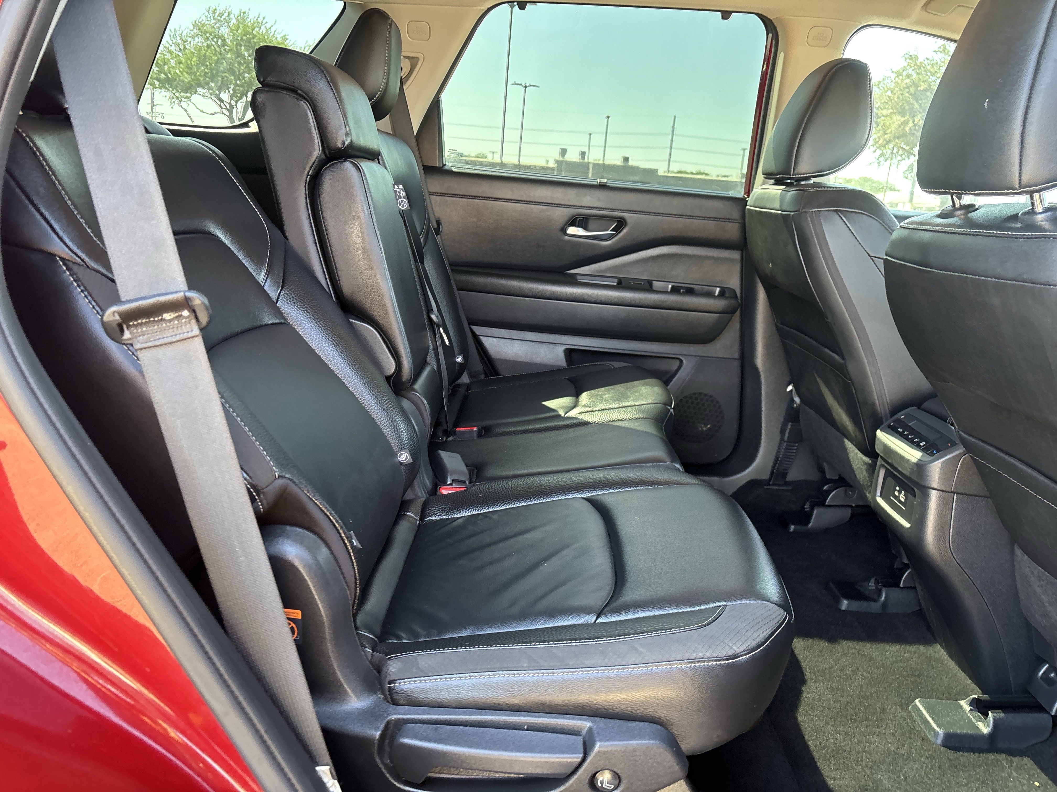 Used 2023 Nissan Pathfinder SL image 22