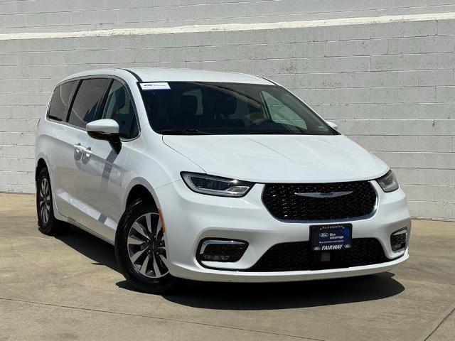 Used 2023 Chrysler Pacifica Touring-L FWD image 3