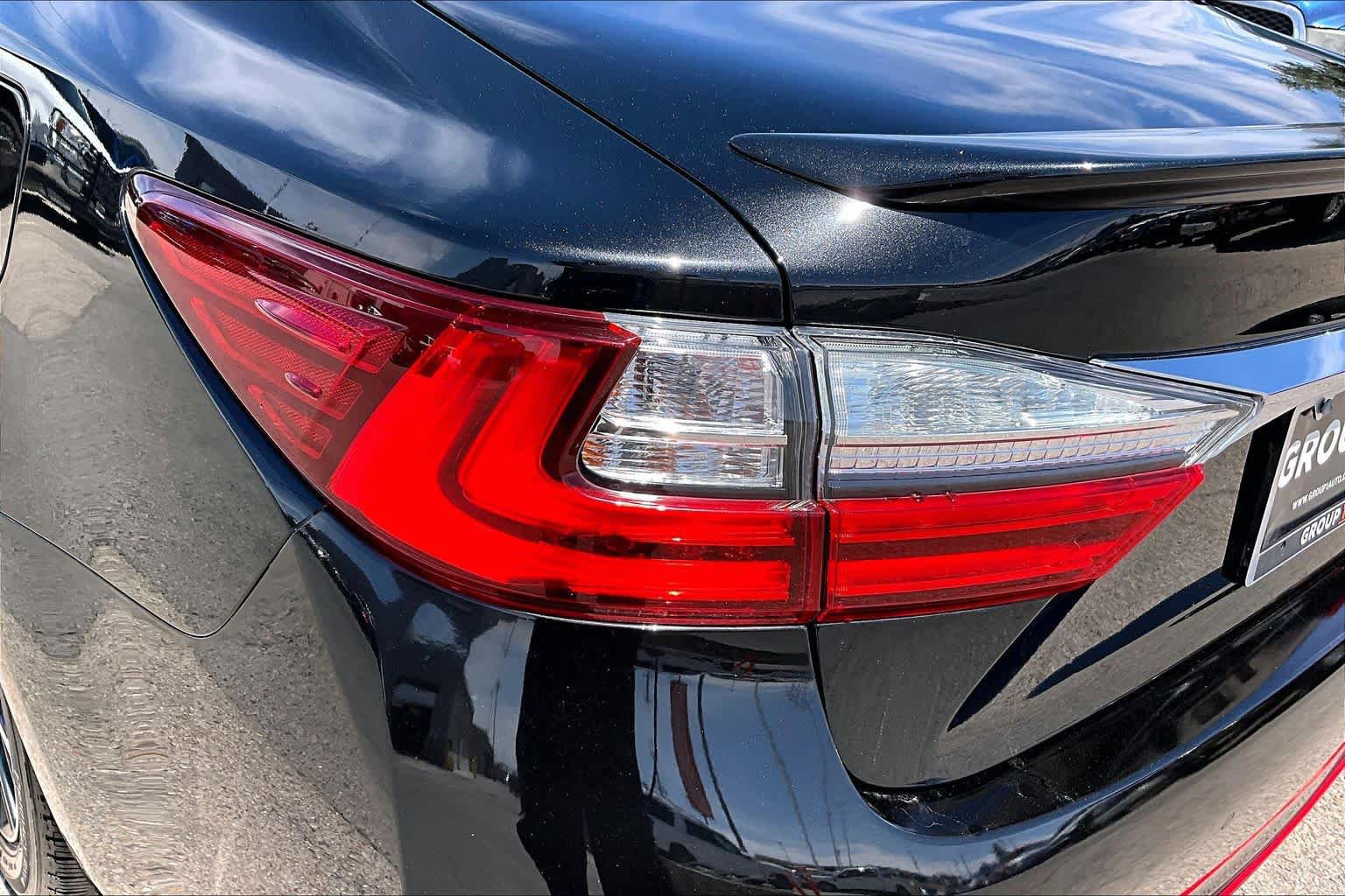 Used 2018 Lexus ES 350 w/ Luxury Package w/Wood Trim FWD image 28