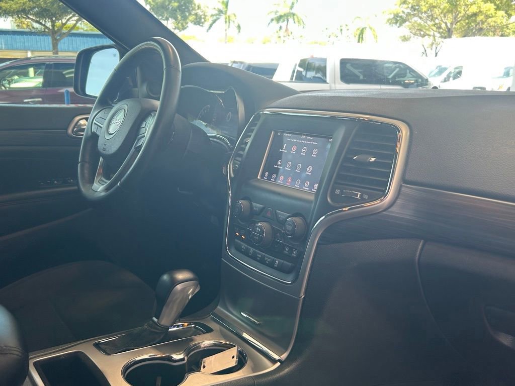 Used 2019 Jeep Grand Cherokee Laredo image 25