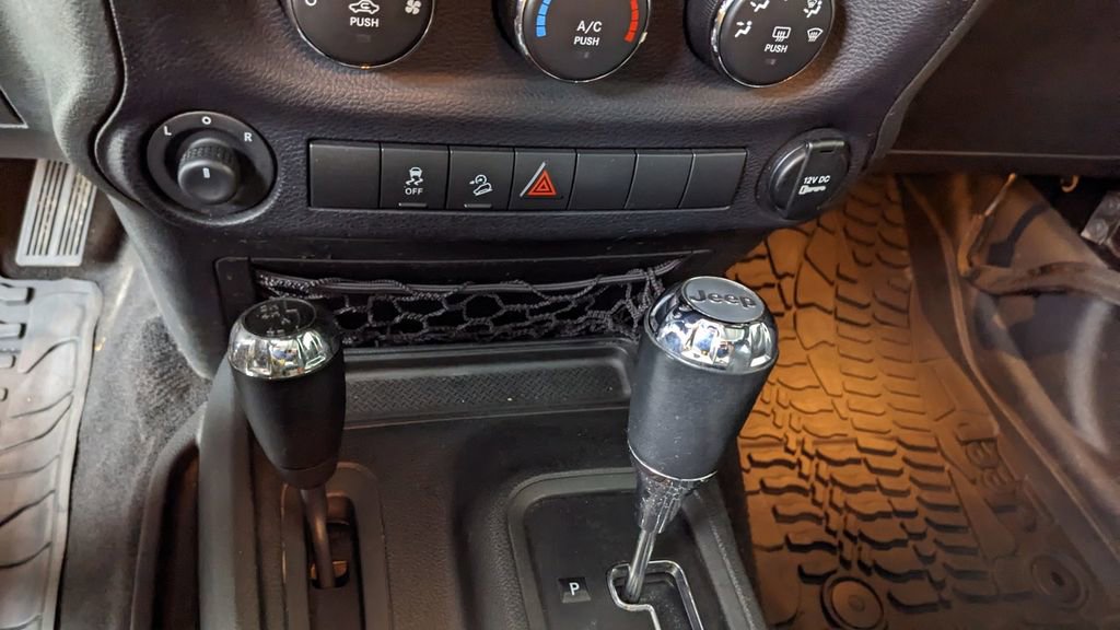 Used 2017 Jeep Wrangler Unlimited Willys image 25