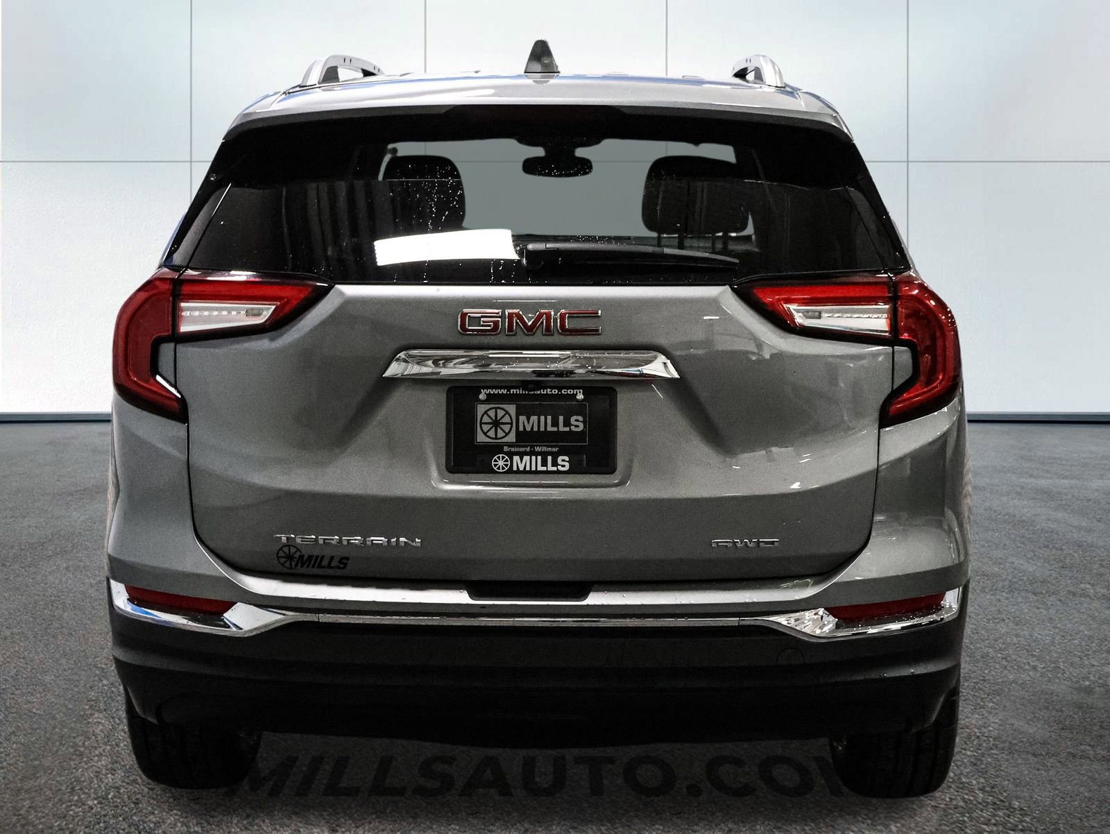 Used 2024 GMC Terrain SLT image 4