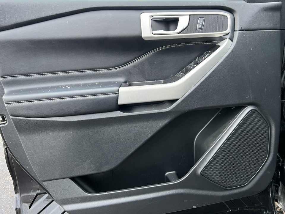 Certified 2022 Ford Explorer XLT w/ Equipment Group 202A image 15