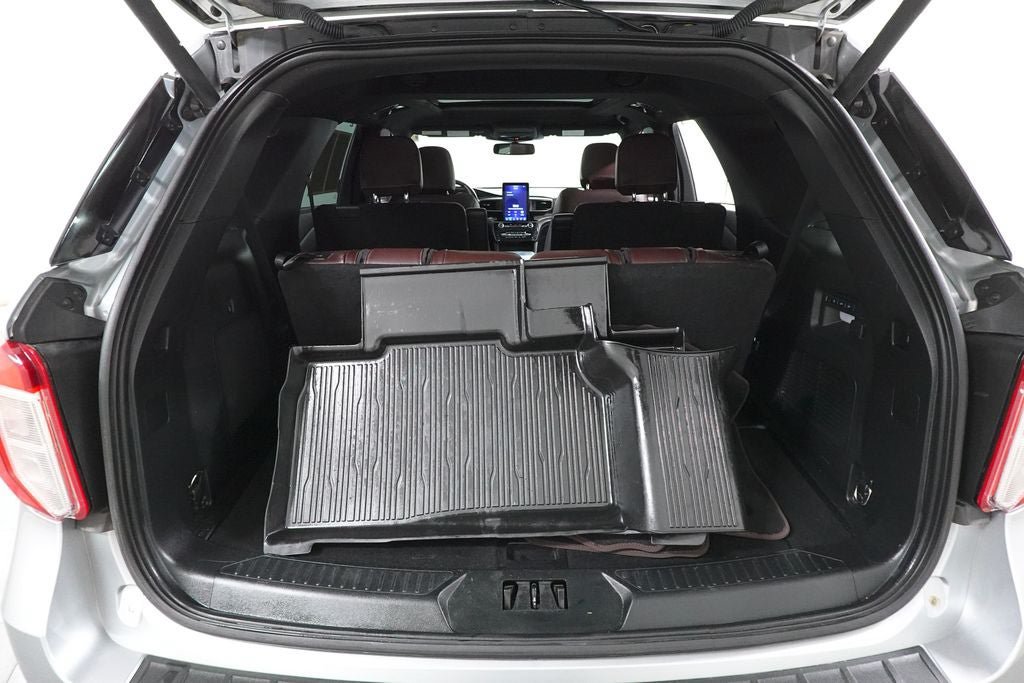Certified 2023 Ford Explorer Platinum w/ Technology Package AWD/4WD image 31