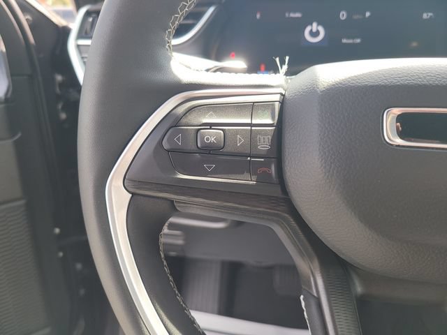 Used 2025 Jeep Grand Cherokee Altitude AWD/4WD image 14