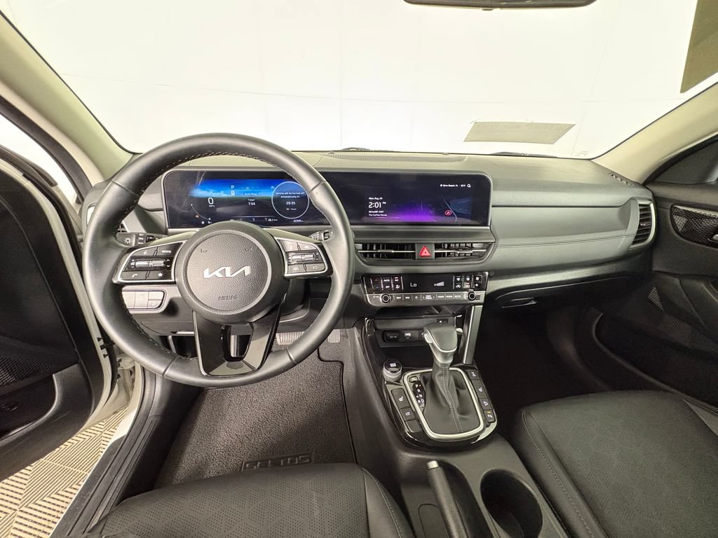 Used 2025 Kia Seltos EX w/ EX Sunroof Package AWD/4WD image 7