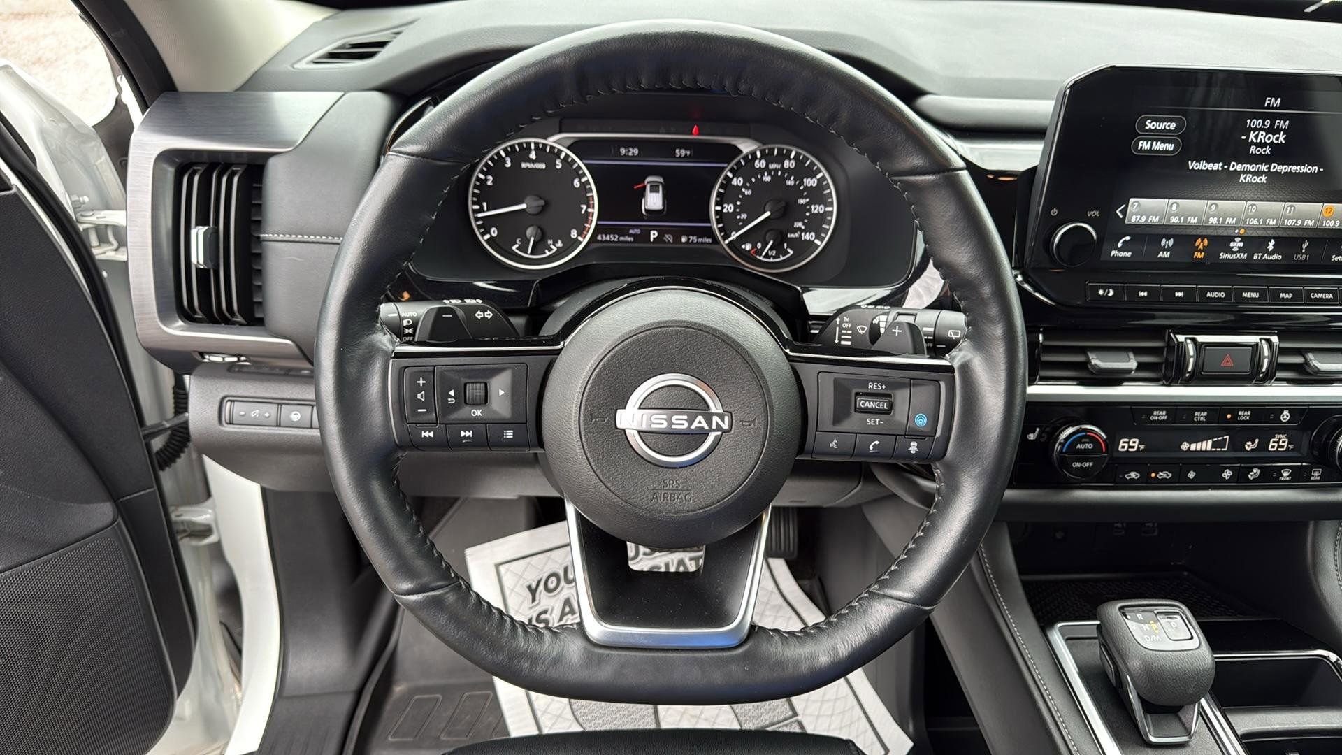Used 2024 Nissan Pathfinder SL AWD/4WD image 13
