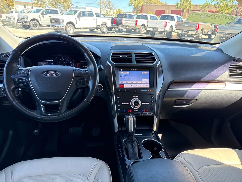 Certified 2019 Ford Explorer Limited w/ Limited Luxury Package image 5