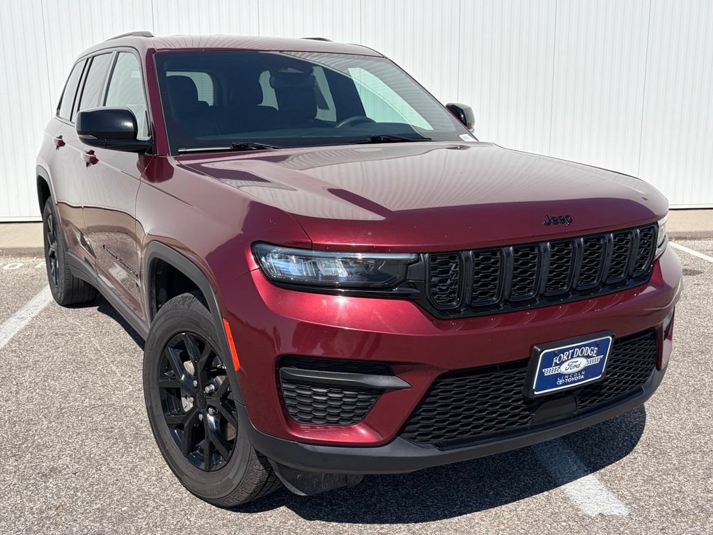 Used 2024 Jeep Grand Cherokee Altitude AWD/4WD image 10