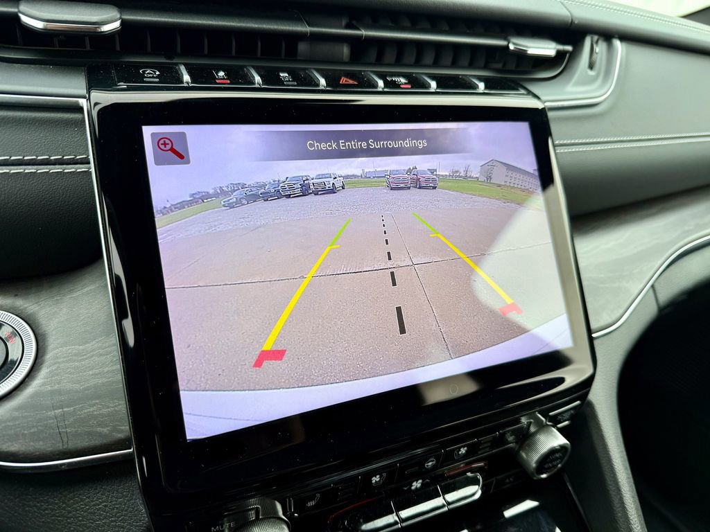 Used 2023 Jeep Grand Cherokee Overland w/ Luxury Tech Group IV image 28