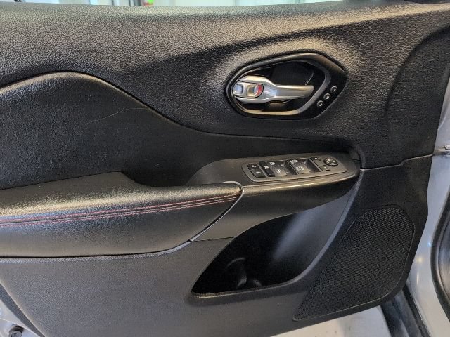 Used 2022 Jeep Cherokee Trailhawk w/ Trailhawk Elite Value Package AWD/4WD image 14